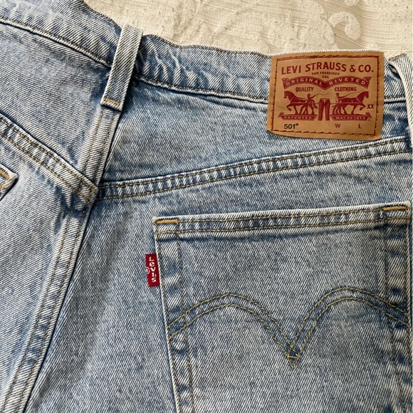 Levi’s 501 Original Denim Shorts W28 - Picture 4 of 9